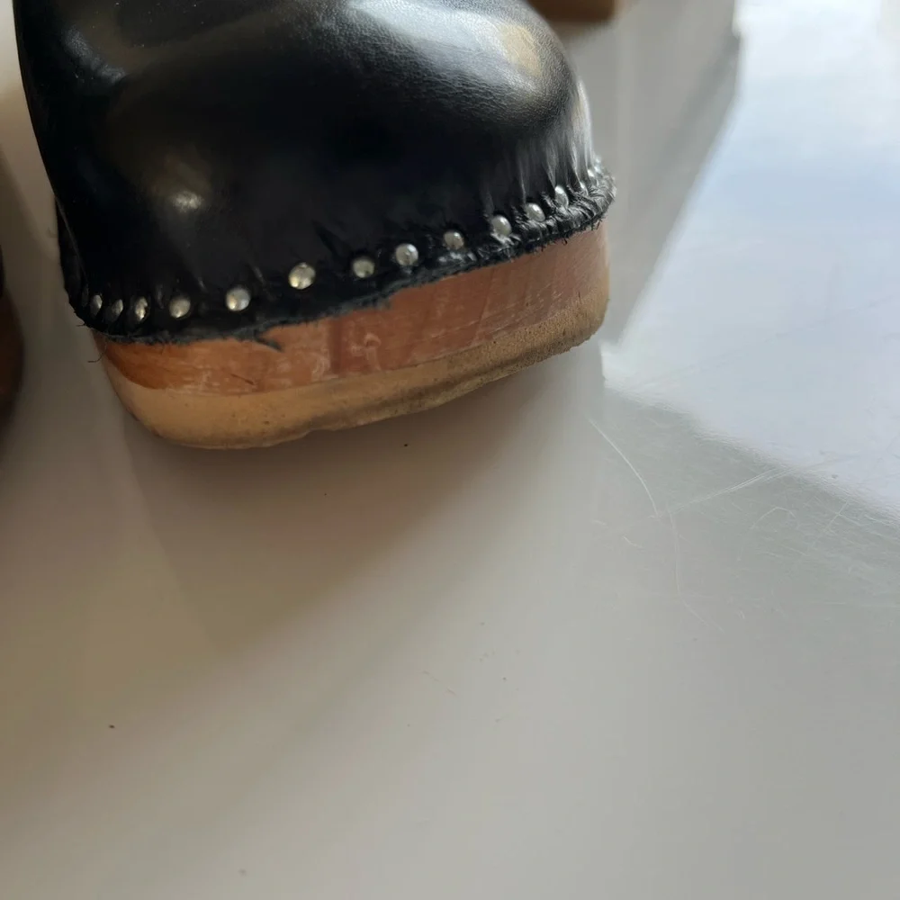 Handcrafted Women's Black Leather Clogs - Picture 5 of 14